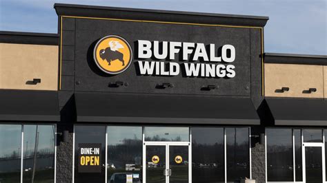 Buffalo wild wings mas cerca de mi - Hay 2 maneras de hacer un pedido en Uber Eats: a través de la app o en línea por medio del sitio web de Uber Eats. Después de revisar el menú de Buffalo Wild Wings (Cumbres), simplemente elige los artículos que quieres pedir y agrégalos al carrito. A continuación, podrás revisar, hacer y seguir tu pedido.